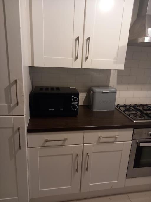 Modern 2-Bedroom City Apartment With Free Parking Belfast Eksteriør bilde