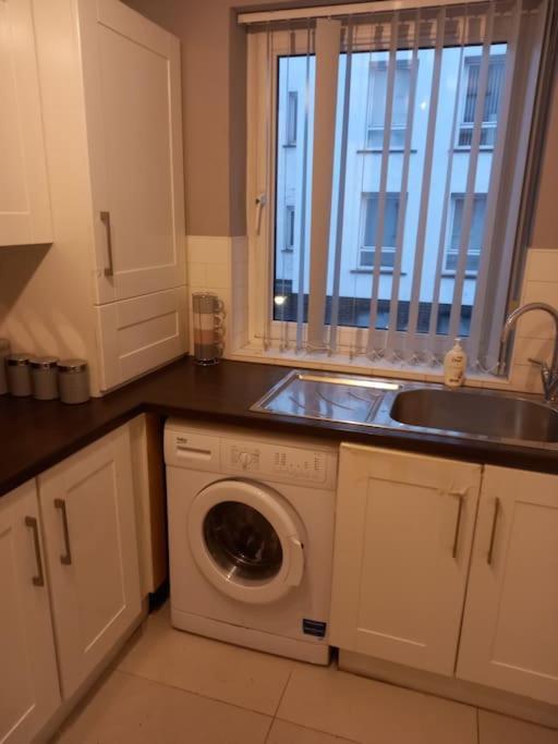Modern 2-Bedroom City Apartment With Free Parking Belfast Eksteriør bilde
