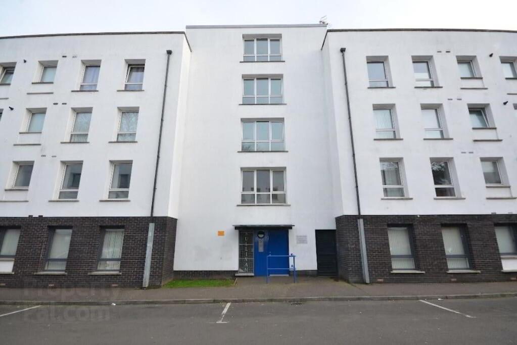 Modern 2-Bedroom City Apartment With Free Parking Belfast Eksteriør bilde